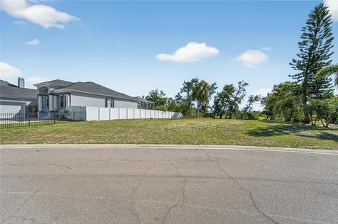 806 Greenview Drive Apollo Beach FL 33572