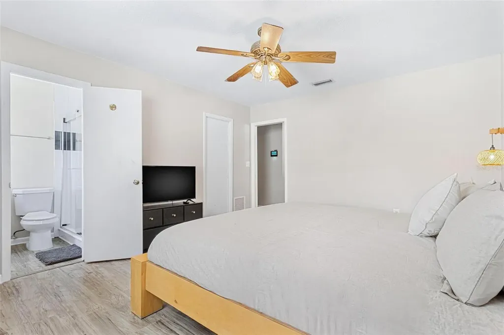 5127 Caesar Way S St Petersburg FL 33712