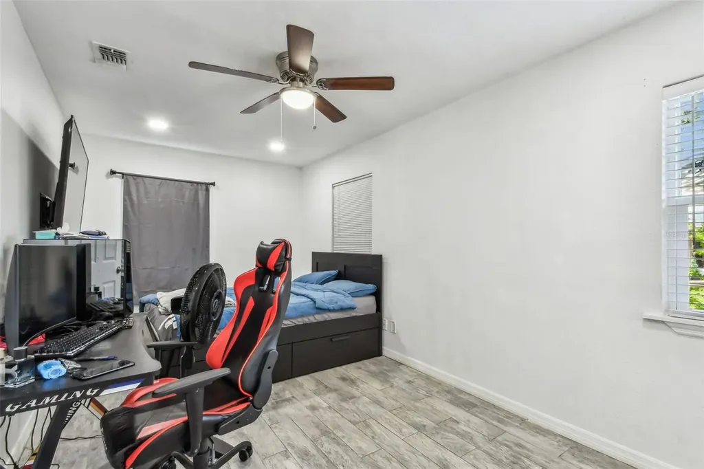 4005 W Tyson Avenue Tampa FL 33611