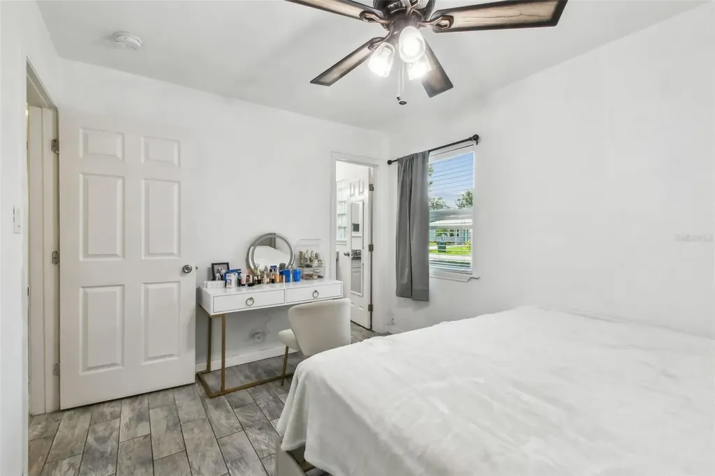 4005 W Tyson Avenue Tampa FL 33611