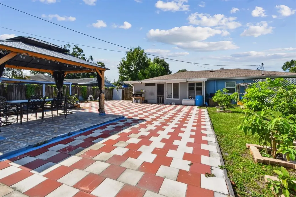 4005 W Tyson Avenue Tampa FL 33611