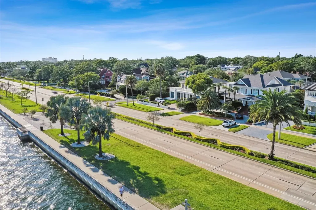 4005 W Tyson Avenue Tampa FL 33611