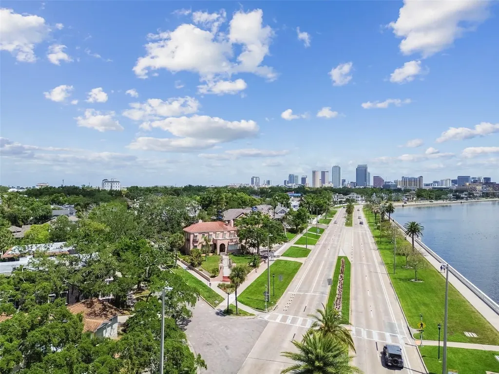 4005 W Tyson Avenue Tampa FL 33611