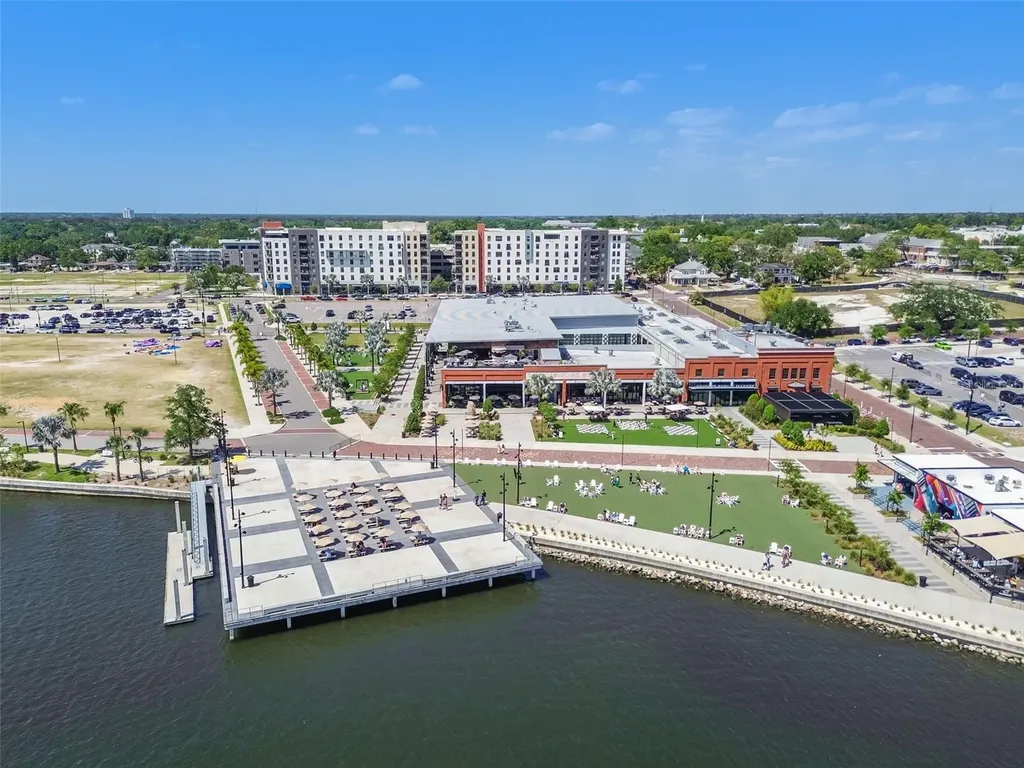 4005 W Tyson Avenue Tampa FL 33611