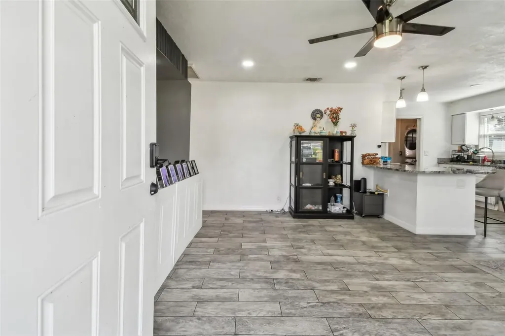 4005 W Tyson Avenue Tampa FL 33611