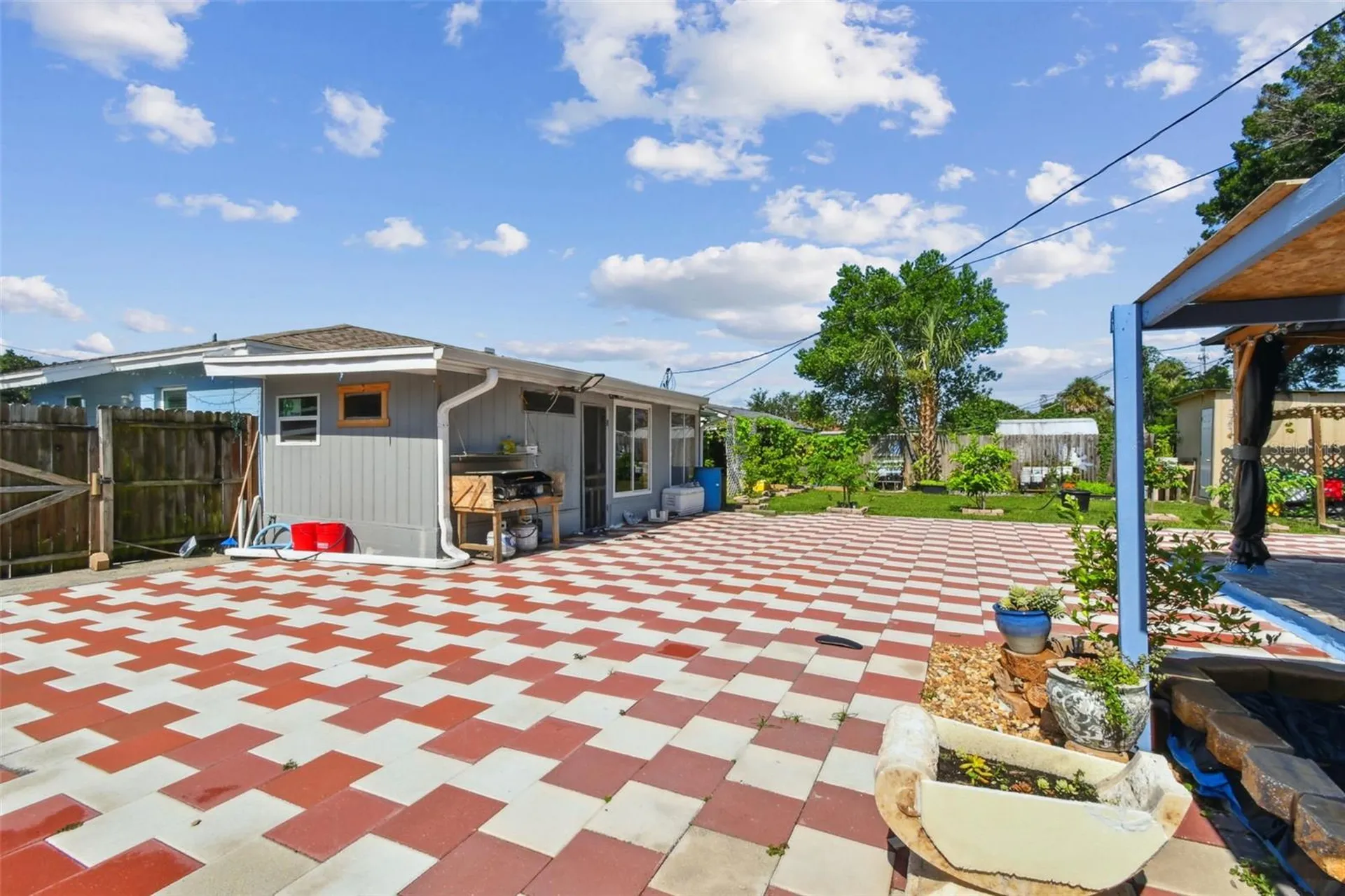 4005 W Tyson Avenue Tampa FL 33611