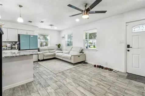 4005 W Tyson Avenue Tampa FL 33611