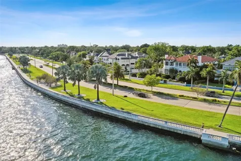 4005 W Tyson Avenue Tampa FL 33611