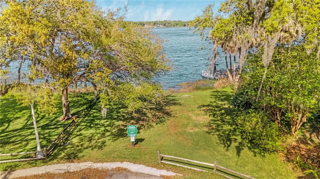 805 Bay Tree Circle Deland FL 32724