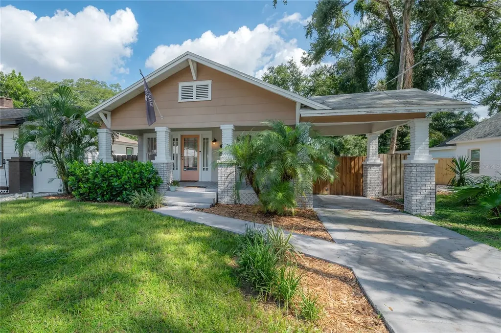 207 W Hiawatha Street Tampa FL 33604