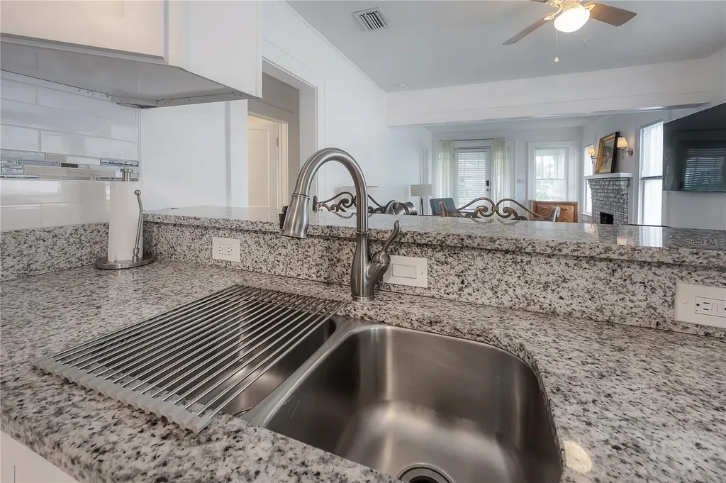 207 W Hiawatha Street Tampa FL 33604