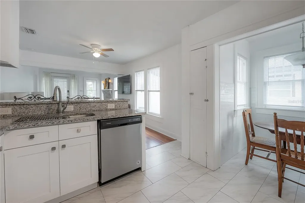 207 W Hiawatha Street Tampa FL 33604