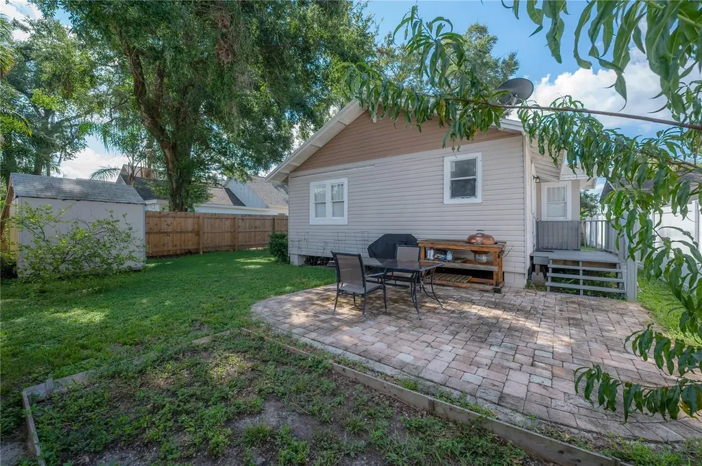 207 W Hiawatha Street Tampa FL 33604