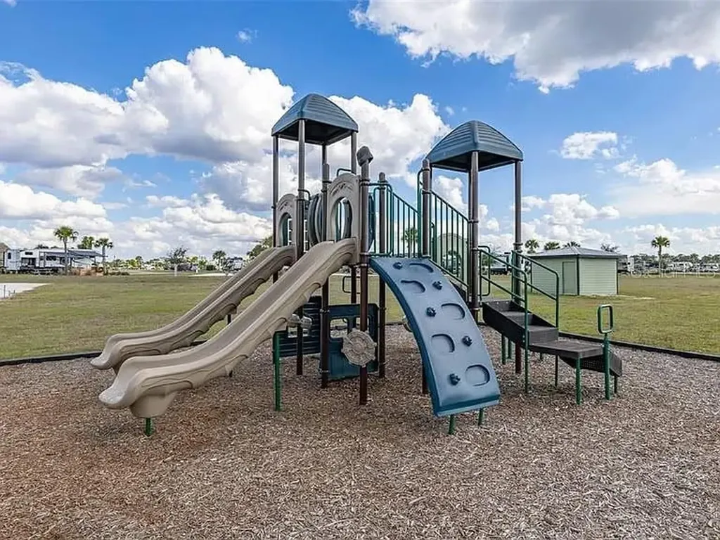 94 Cedar Circle E Lake Wales FL 33898