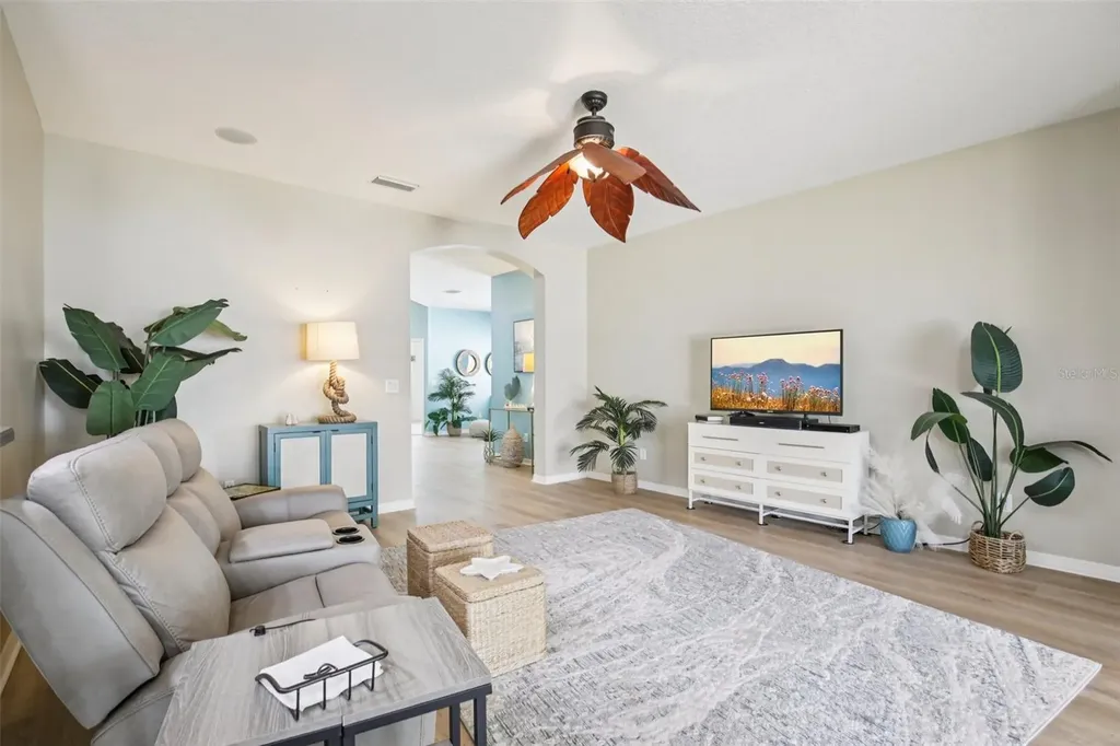 319 19th Street NW Ruskin FL 33570