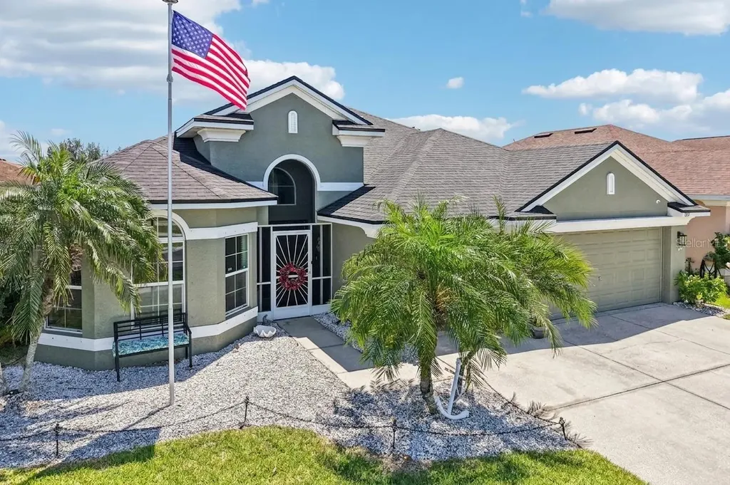 319 19th Street NW Ruskin FL 33570