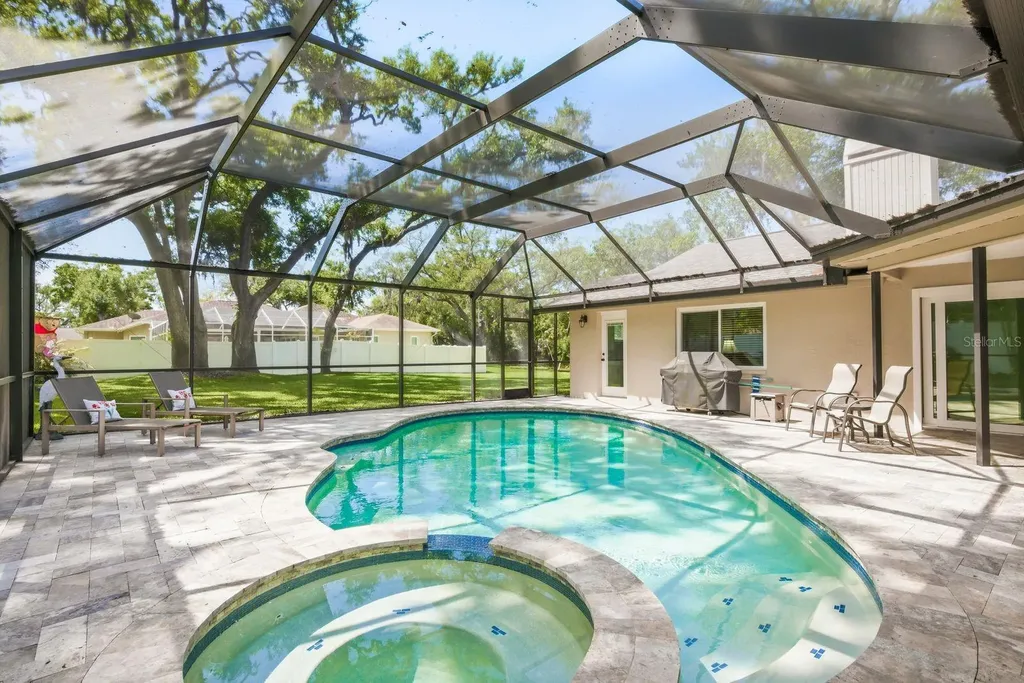 1736 Pine Hill Court Safety Harbor FL 34695