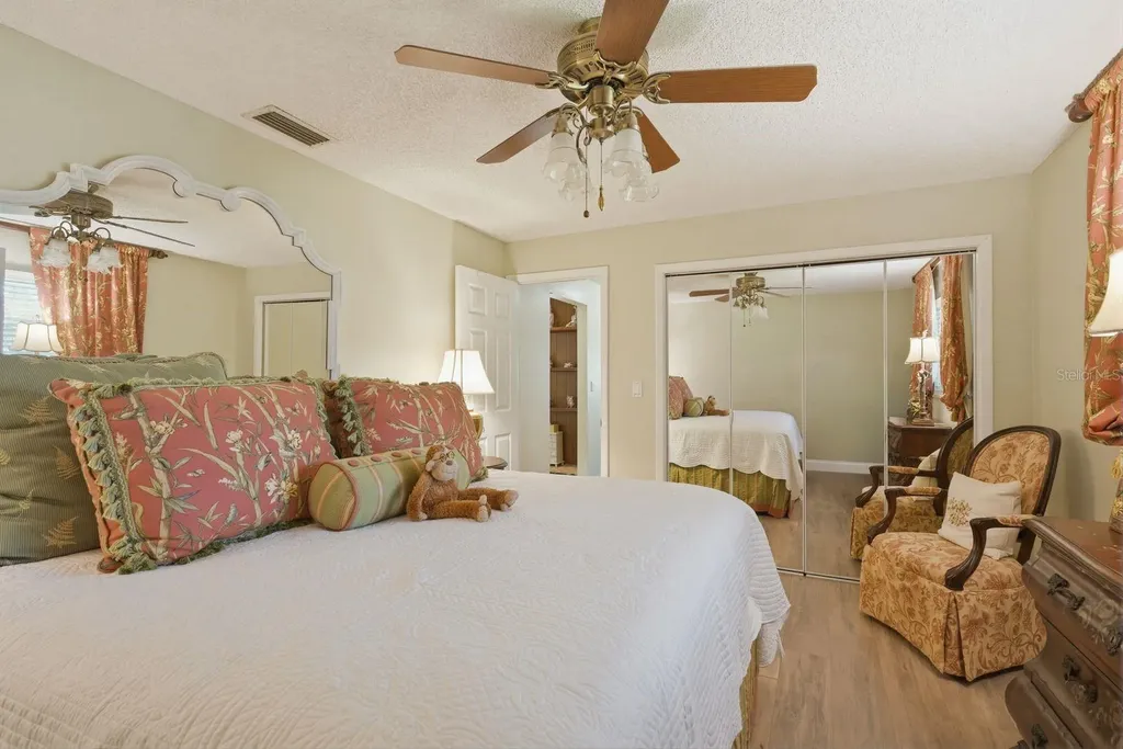 1736 Pine Hill Court Safety Harbor FL 34695