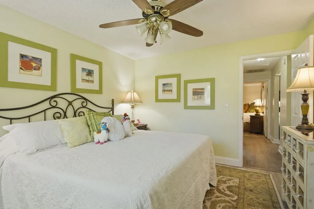 1736 Pine Hill Court Safety Harbor FL 34695