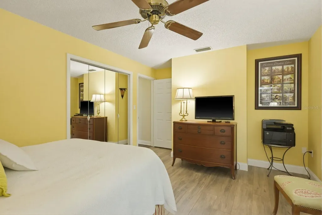 1736 Pine Hill Court Safety Harbor FL 34695