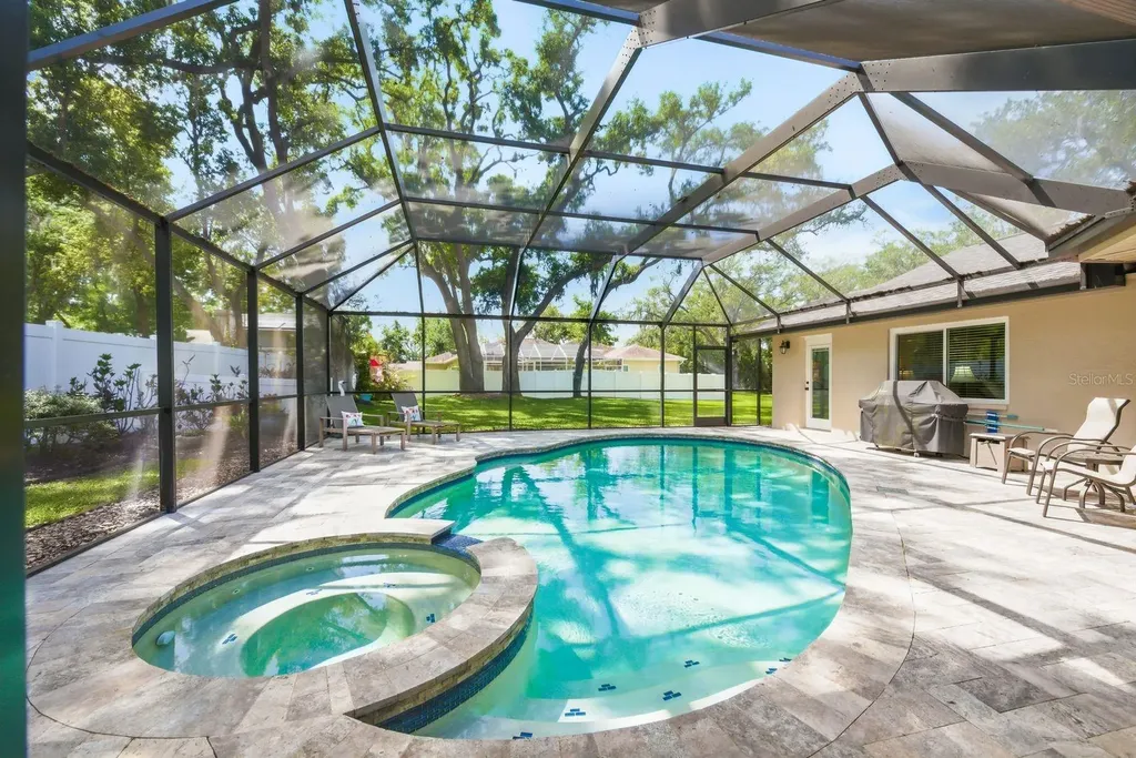 1736 Pine Hill Court Safety Harbor FL 34695