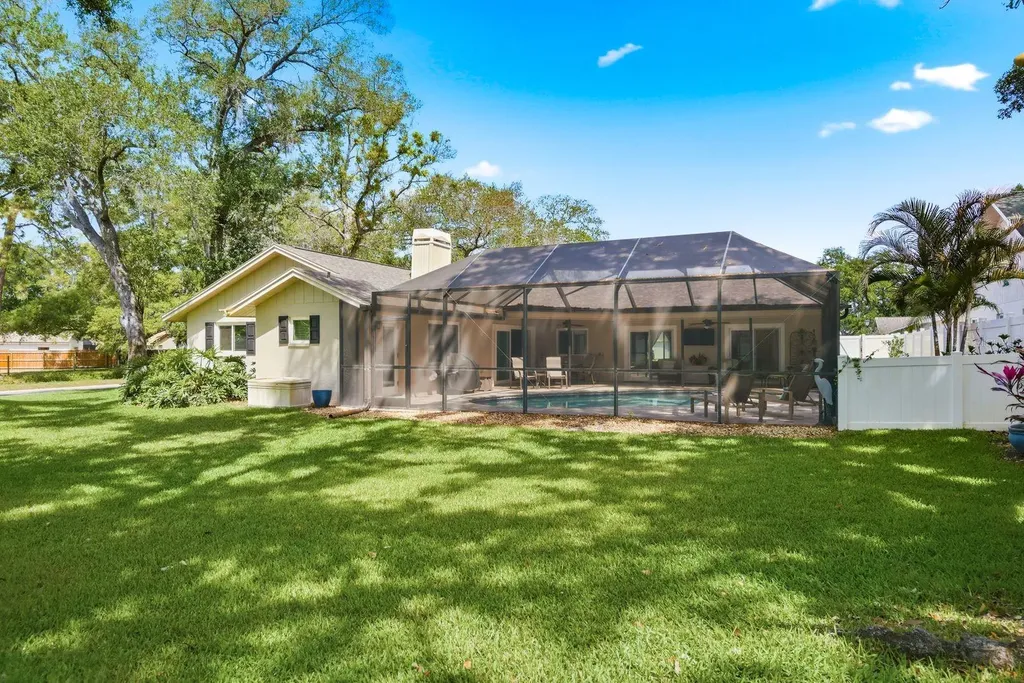 1736 Pine Hill Court Safety Harbor FL 34695
