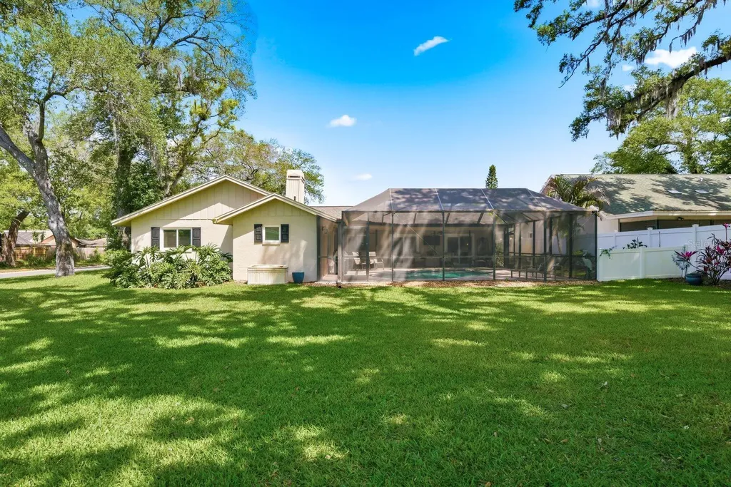 1736 Pine Hill Court Safety Harbor FL 34695