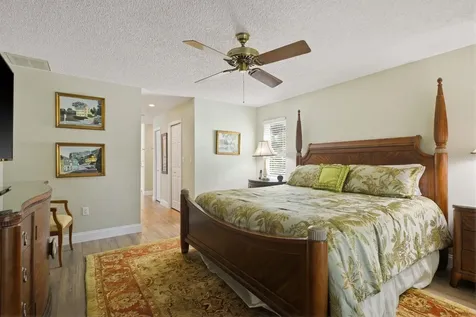 1736 Pine Hill Court Safety Harbor FL 34695