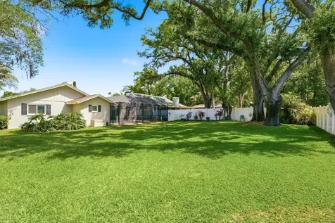 1736 Pine Hill Court Safety Harbor FL 34695