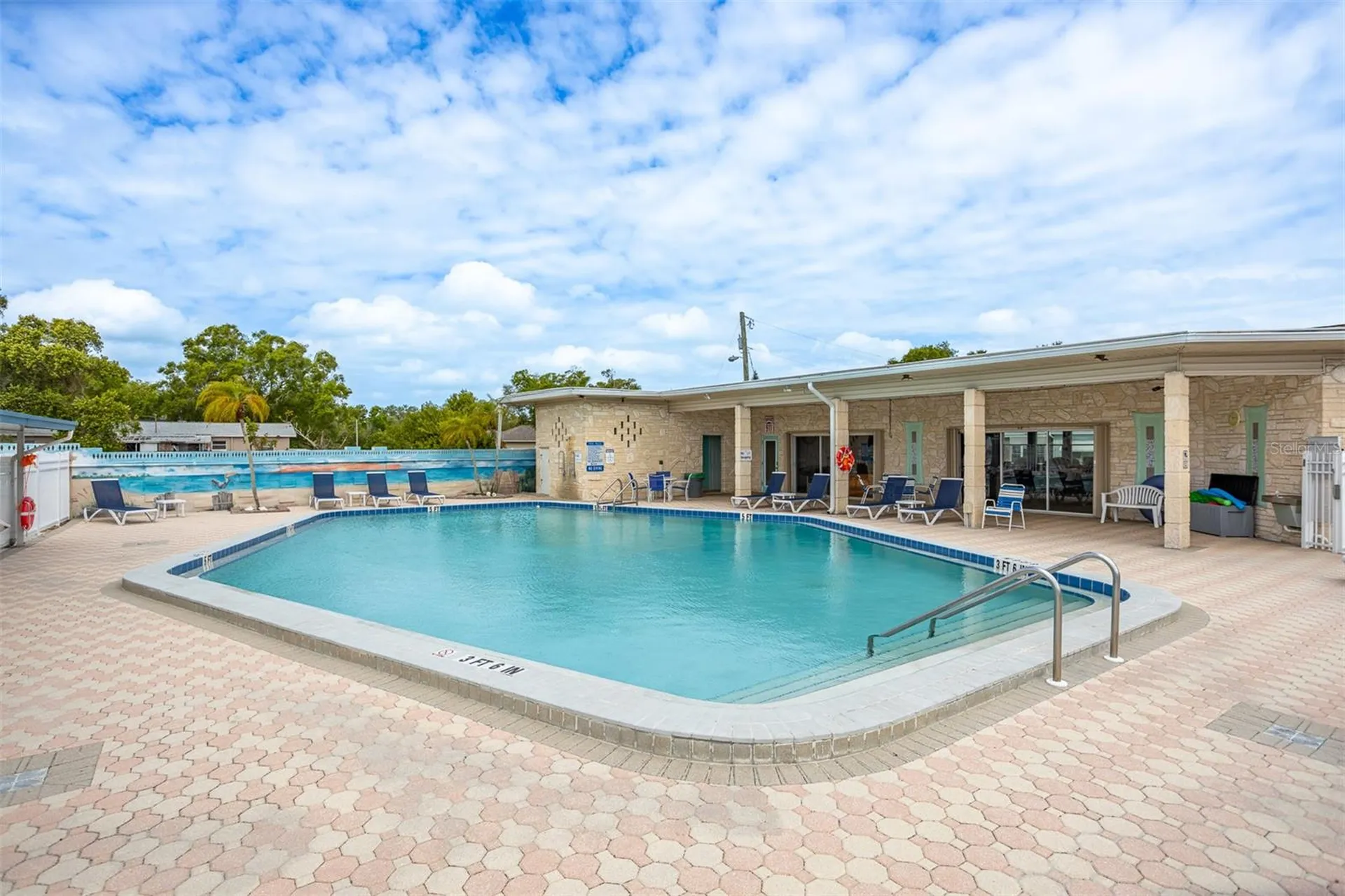 250 Rosery Road NW Largo FL 33770
