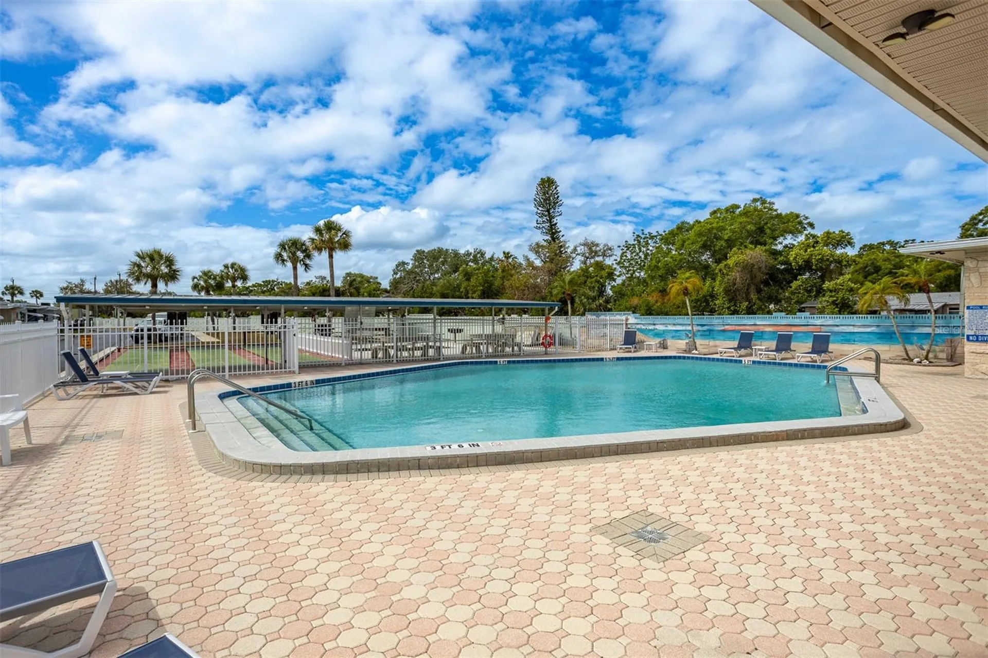 250 Rosery Road NW Largo FL 33770