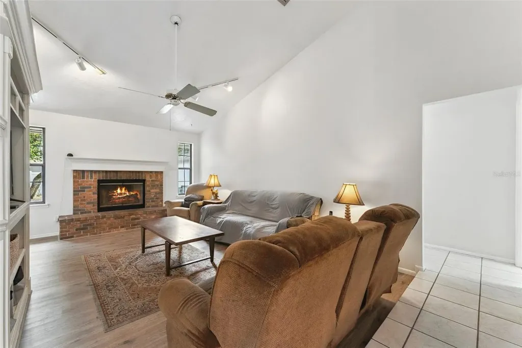 251 Avenue E Chuluota FL 32766