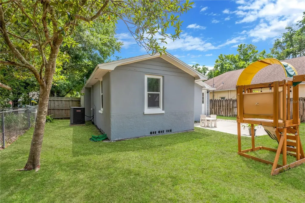 1910 E Henry Avenue Tampa FL 33610