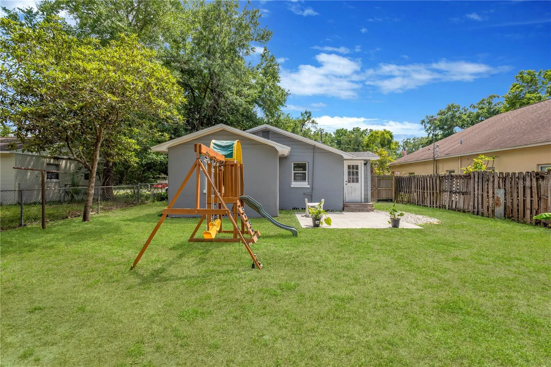 1910 E Henry Avenue Tampa FL 33610