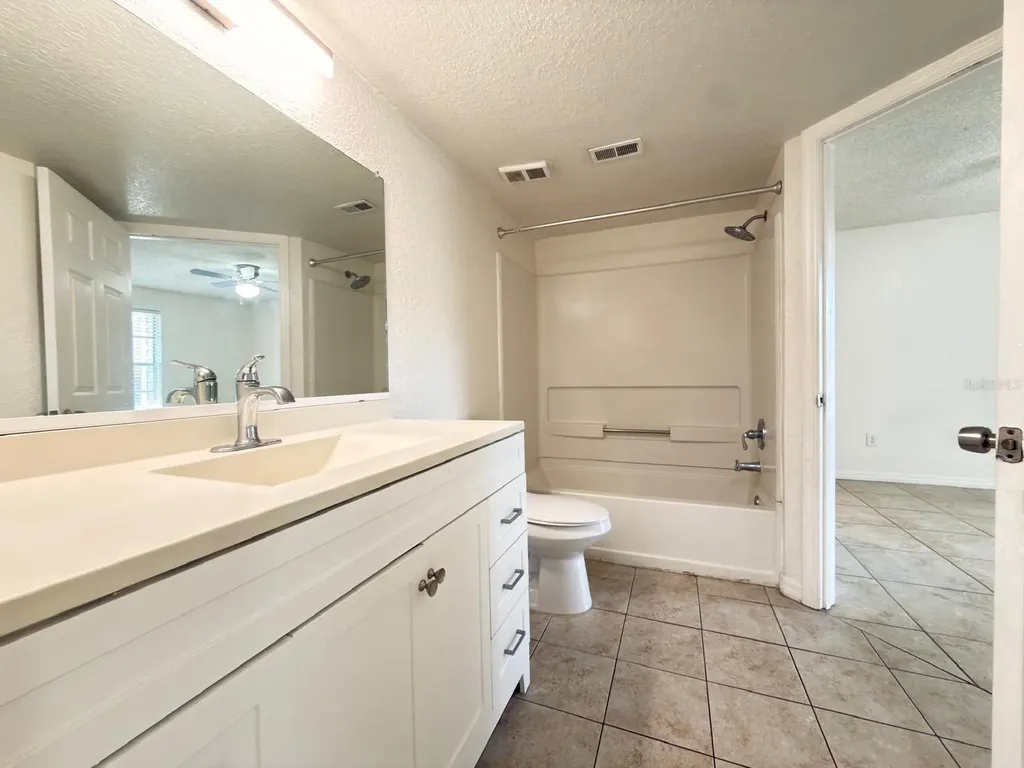 5028 Park Central Drive Orlando FL 32839