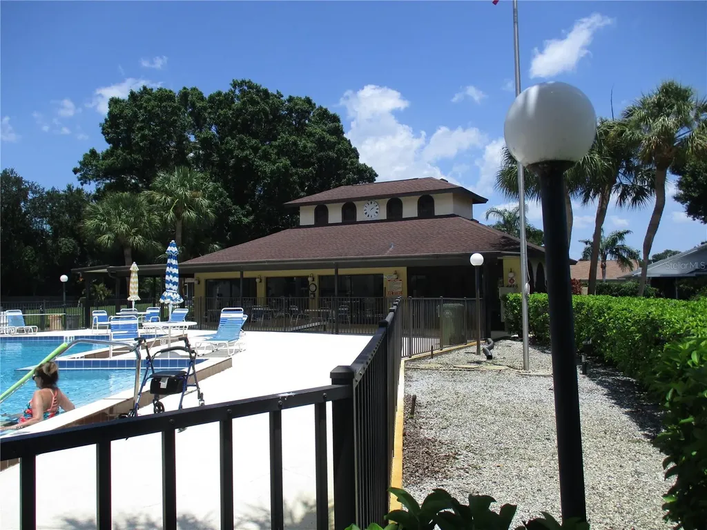 5009 8th B Street E Bradenton FL 34203