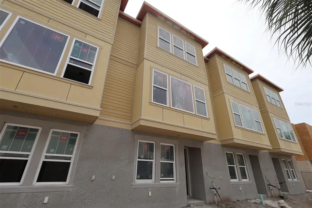 470 31st Way N St Petersburg FL 33713