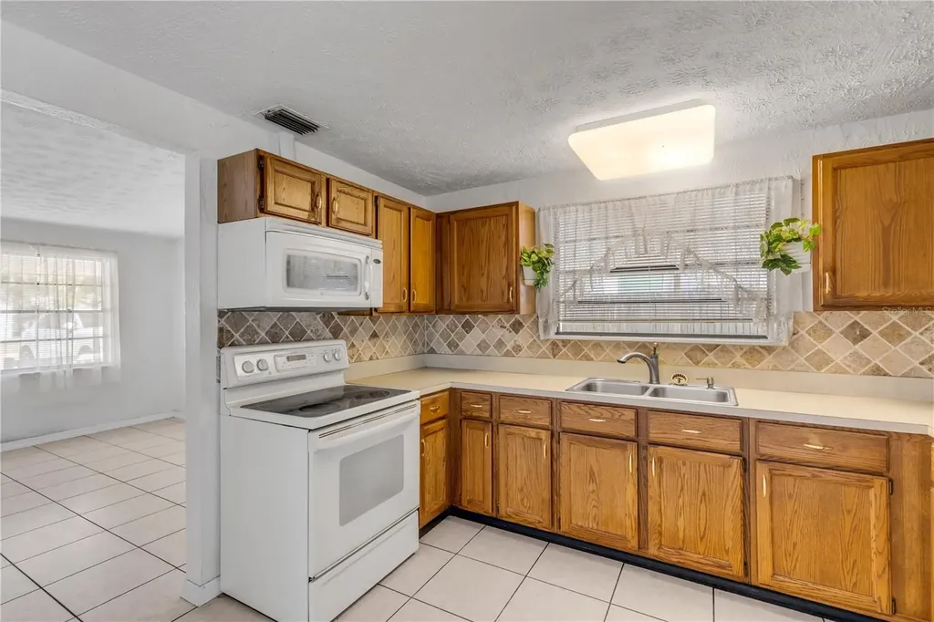 114 W Pine Bluff Street Edgewater FL 32132