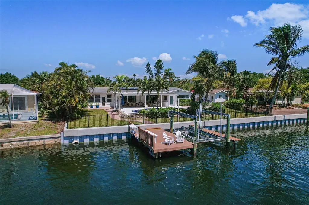1112 38th Avenue NE St Petersburg FL 33704