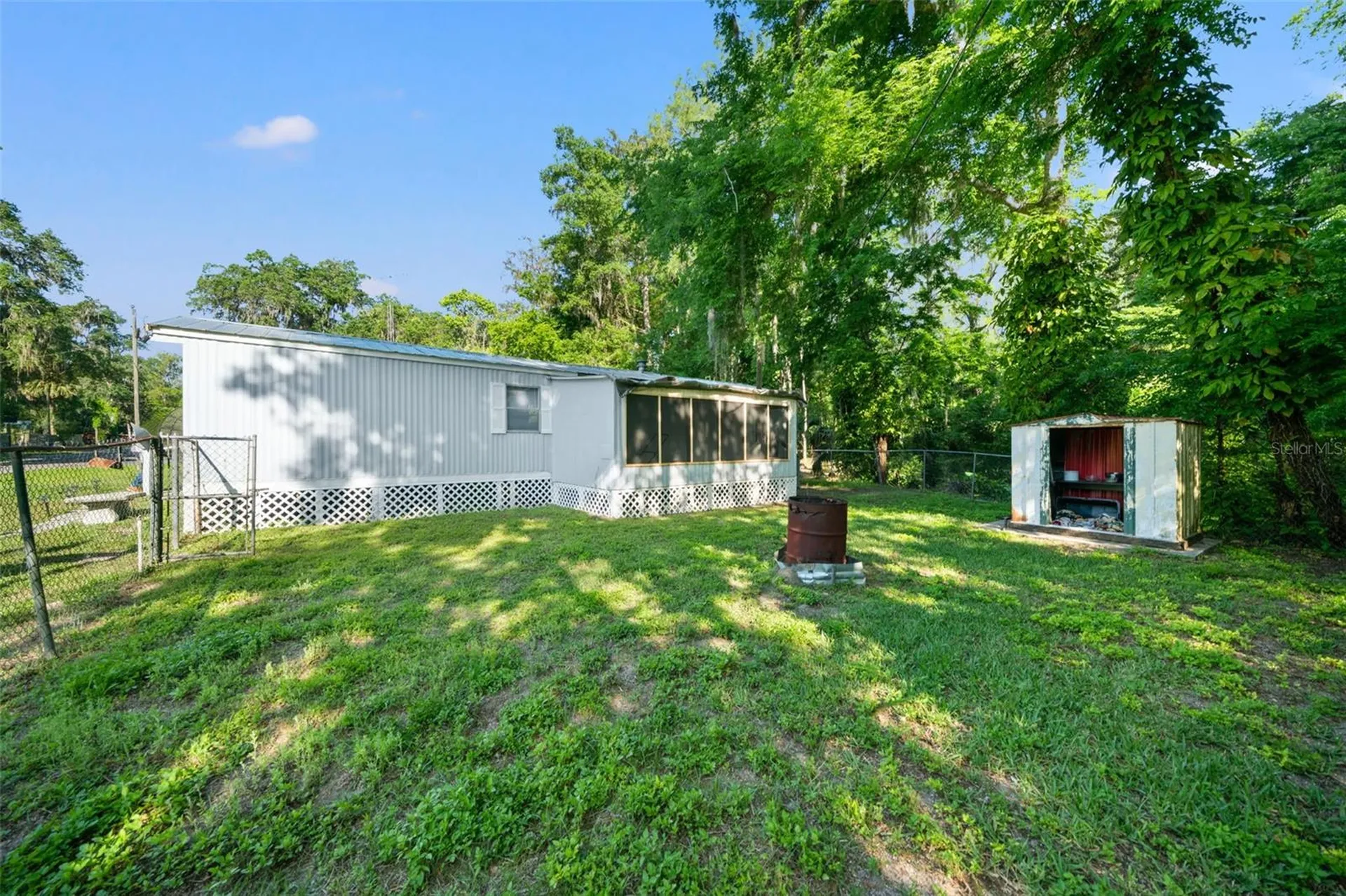 1940 Cr 428 Lake Panasoffkee FL 33538