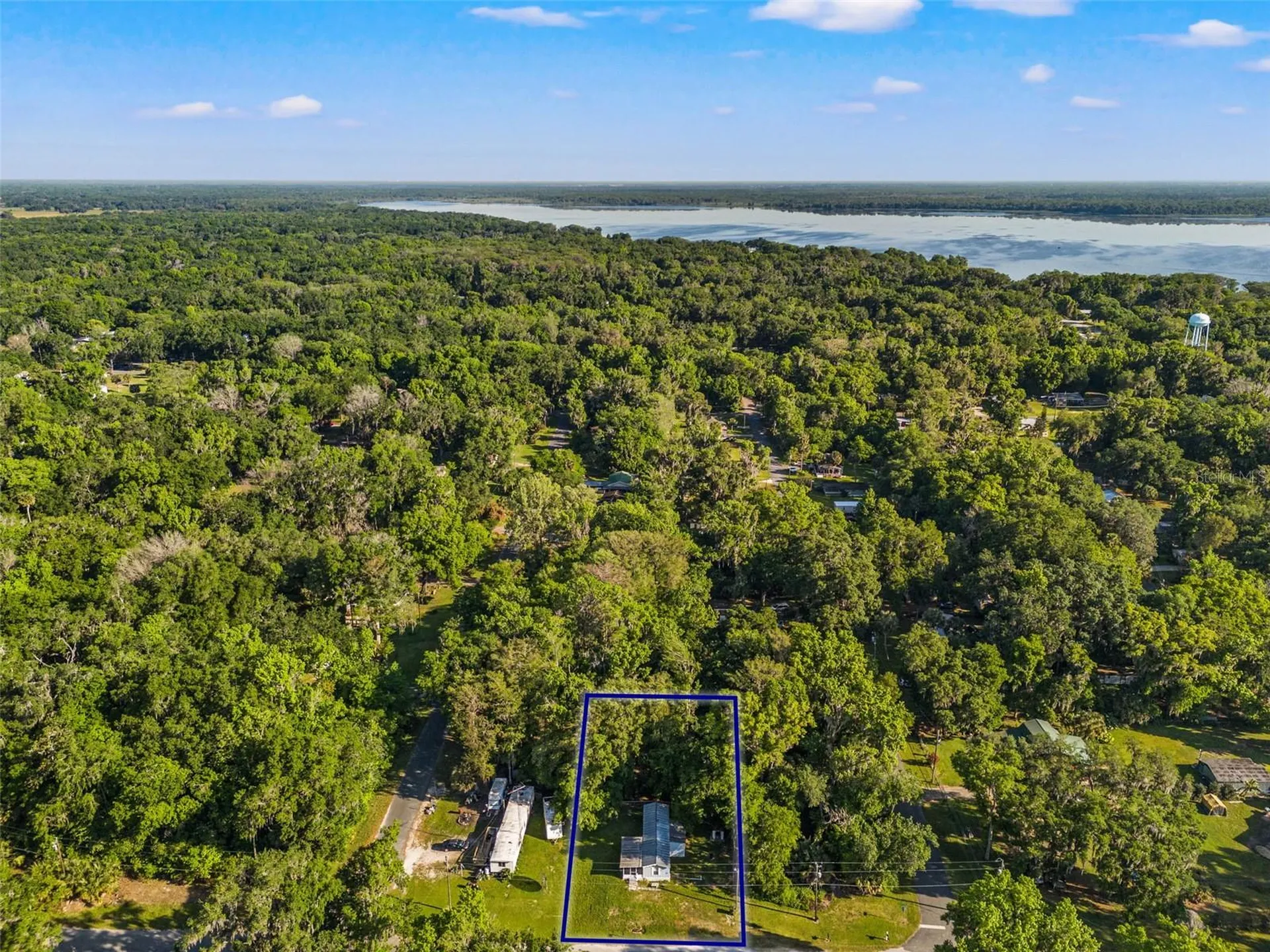 1940 Cr 428 Lake Panasoffkee FL 33538