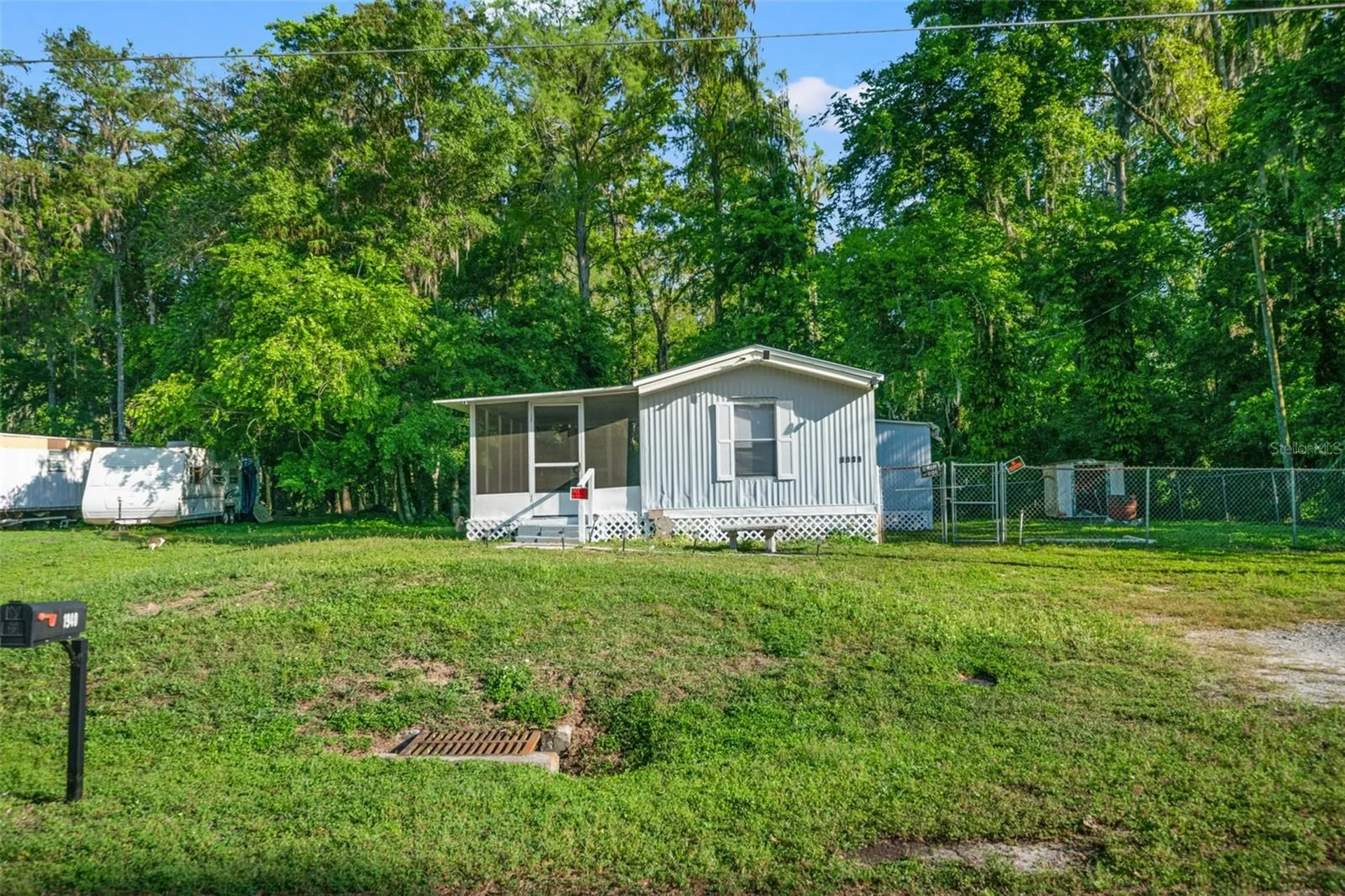 1940 Cr 428 Lake Panasoffkee FL 33538
