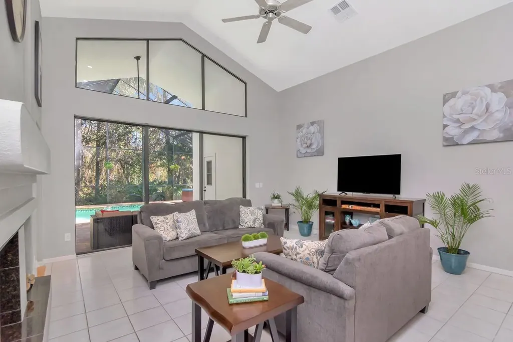 889 Crestridge Circle Tarpon Springs FL 34688