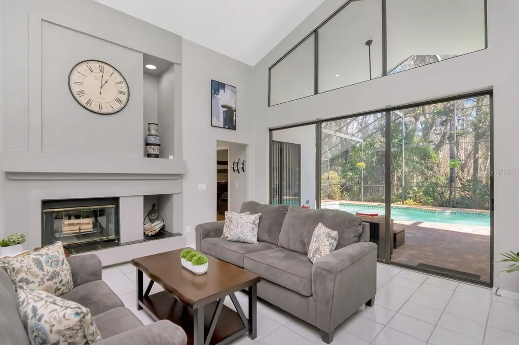 889 Crestridge Circle Tarpon Springs FL 34688