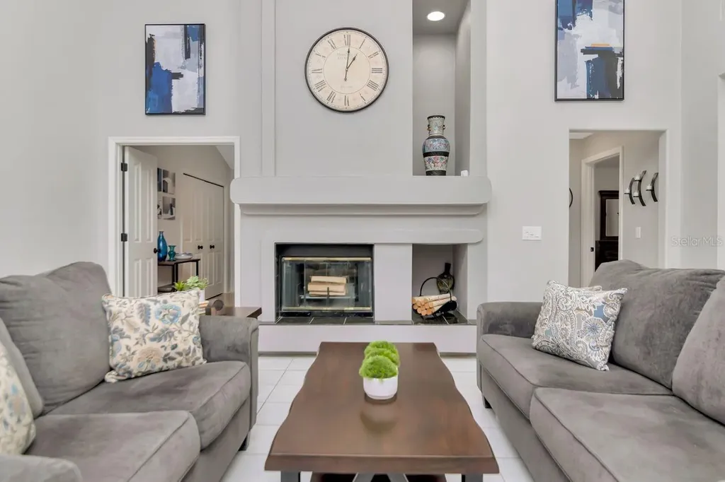 889 Crestridge Circle Tarpon Springs FL 34688