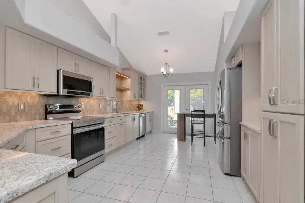 889 Crestridge Circle Tarpon Springs FL 34688