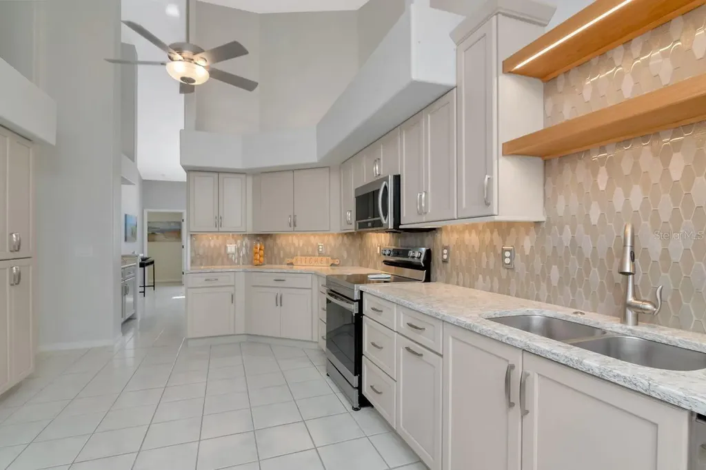 889 Crestridge Circle Tarpon Springs FL 34688