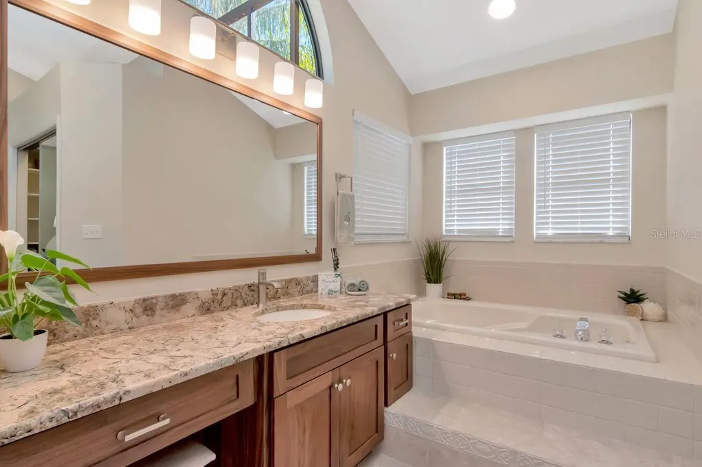 889 Crestridge Circle Tarpon Springs FL 34688