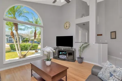 889 Crestridge Circle Tarpon Springs FL 34688