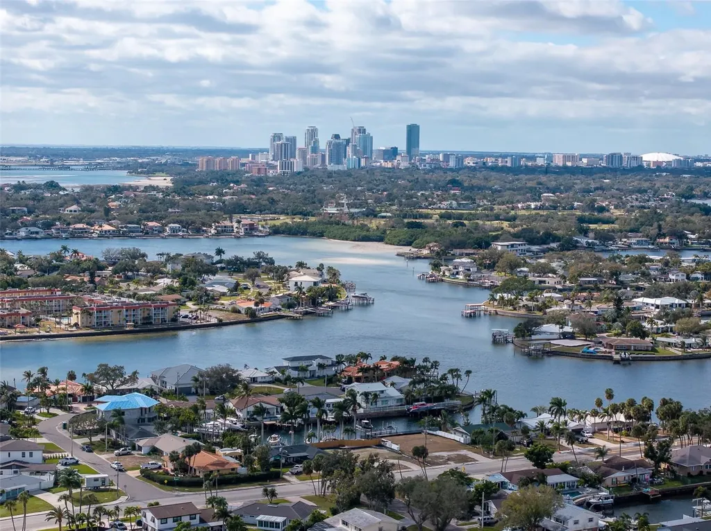 1336 40th Avenue NE St Petersburg FL 33703
